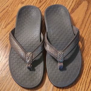 Vionic Sandles Flip Flops Size 9.5